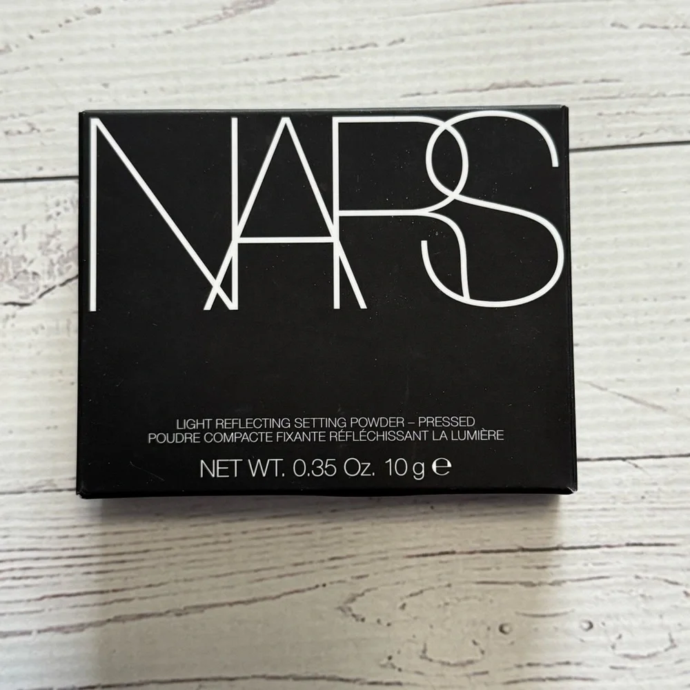NARS Light Reflecting Setting Powder - Picture 3 of 7